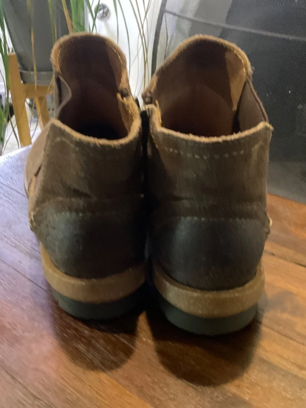 Born Tabby Taupe Avola Distressed Tan Suede Size 7